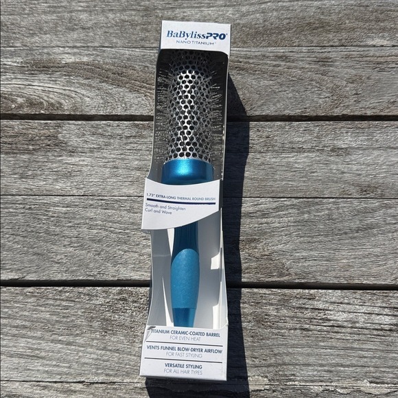 Babylisspro Accessories - babyliss Nano Titanium Extra-Long Thermal
Round Brush NWT